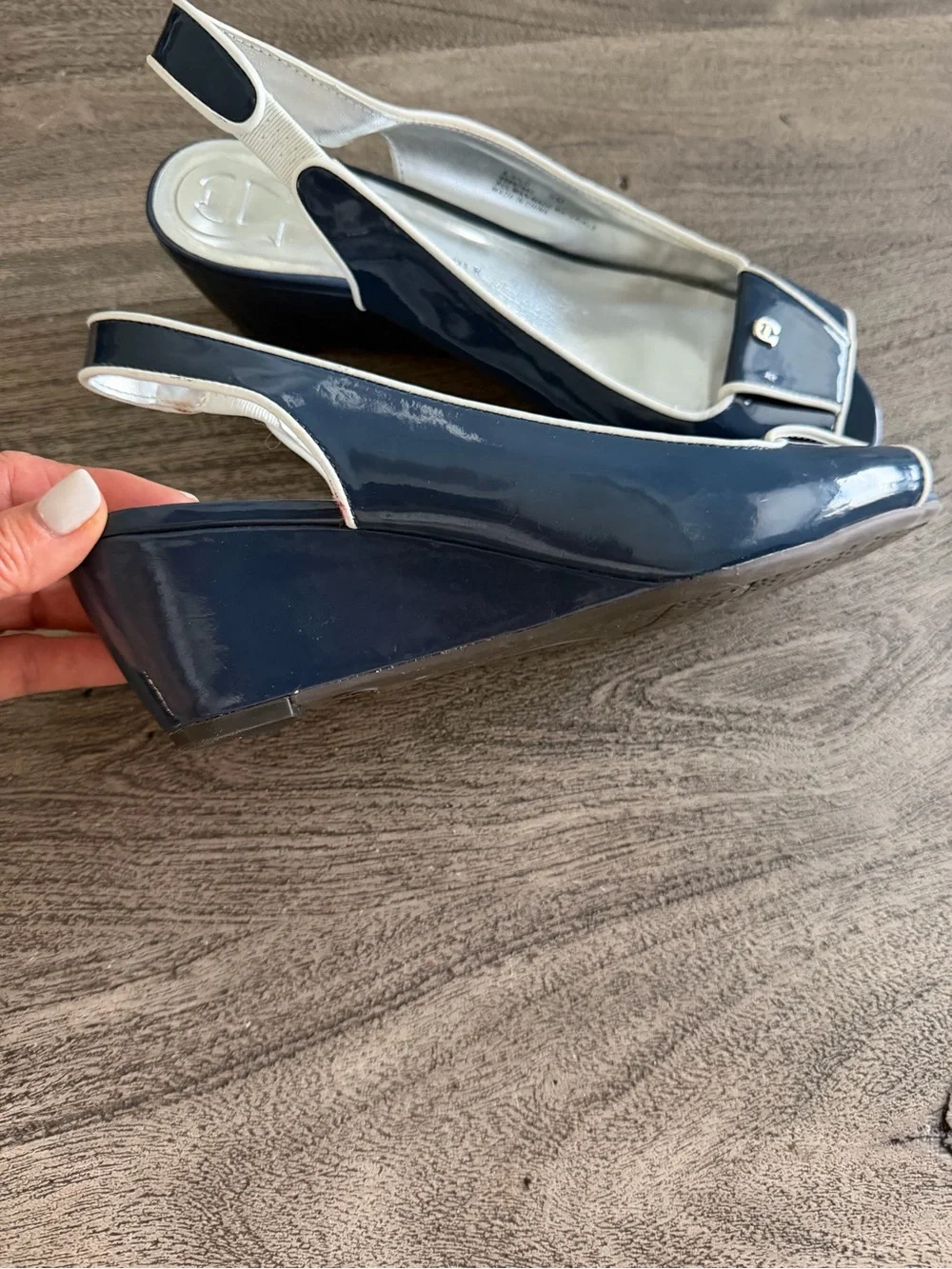 Etienne Aigner sleek patent